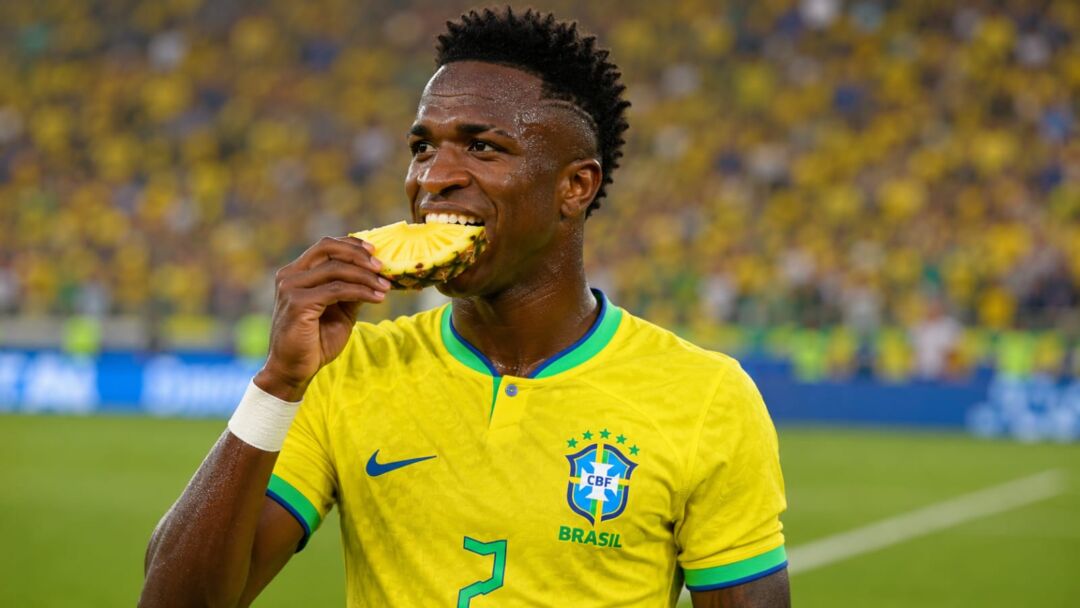 Vini Jr. viraliza comendo abacaxi na Copa; Marataízes é referência quando o assunto é a fruta